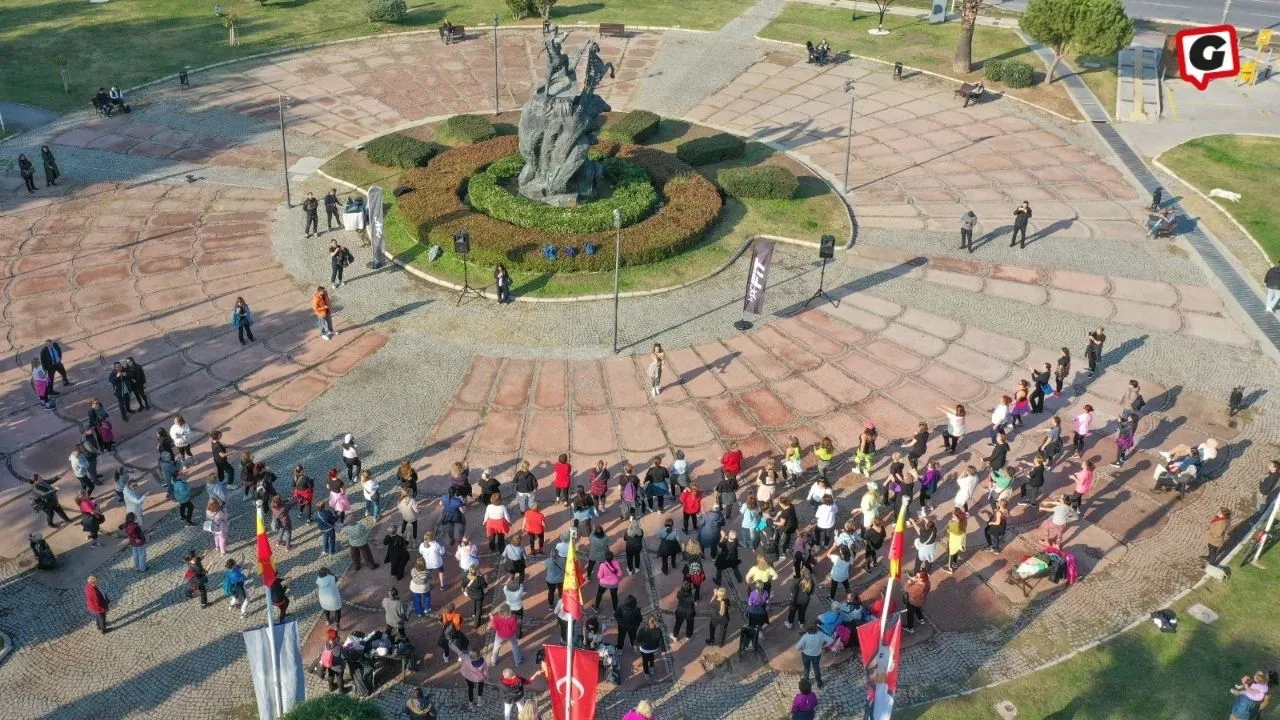 Konak Belediyesi'nden Sağlıklı Yaşam İçin Zumba Etkinliği