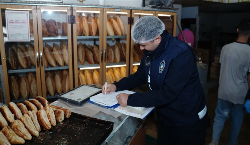  Tire Belediyesi Zabıta ekipleri, vatandaş sağlığını korumak amacıyla fırınlarda kapsamlı denetim gerçekleştirdi. Ekmek gramajları ve hijyen koşulları kontrol edildi.