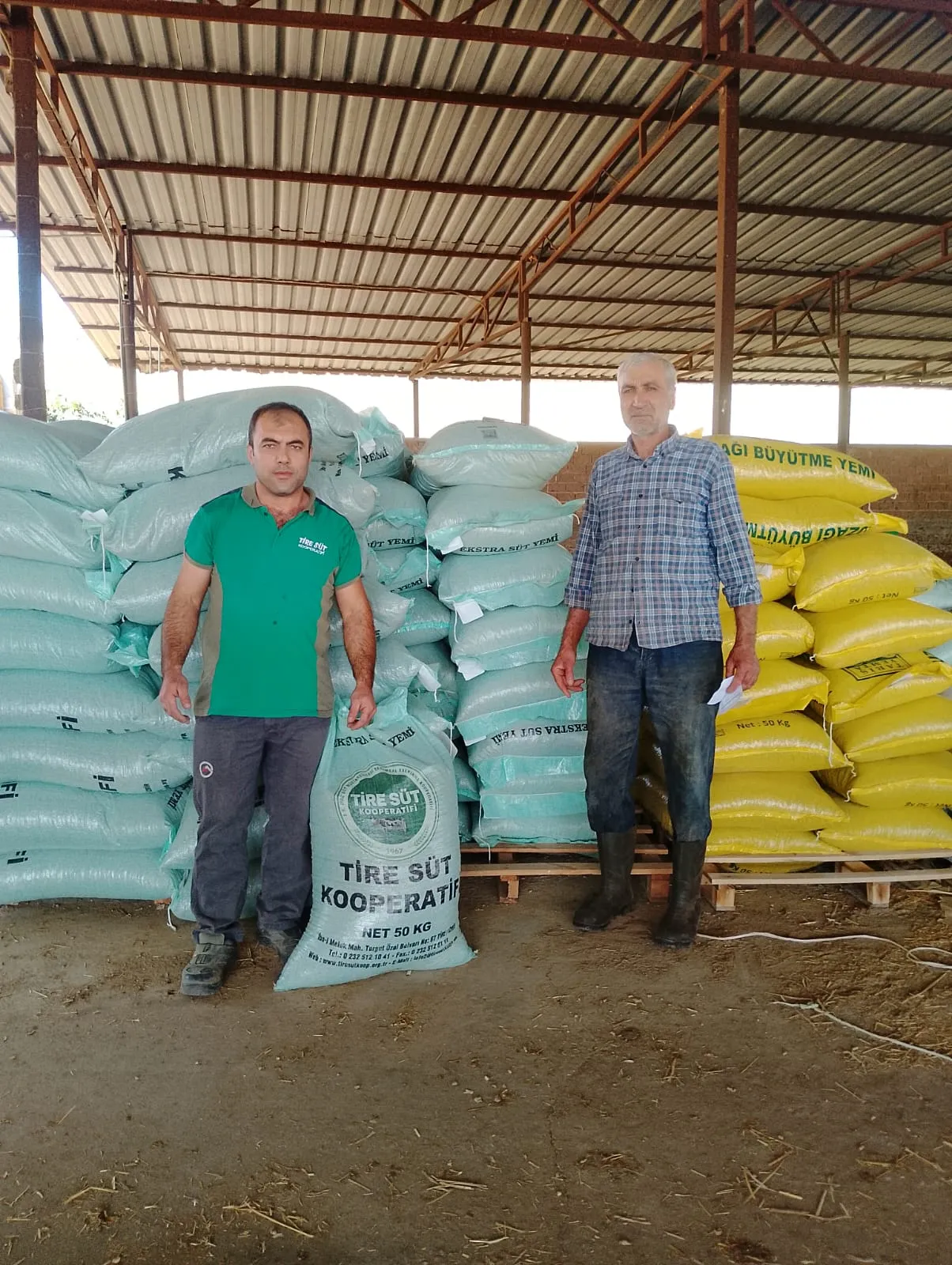 Tire Süt Kooperatifi, yangında zarar gören üretici ortaklarına destek sağlamak amacıyla önemli bir dayanışma örneği sergileyerek moral kaynağı oldu.