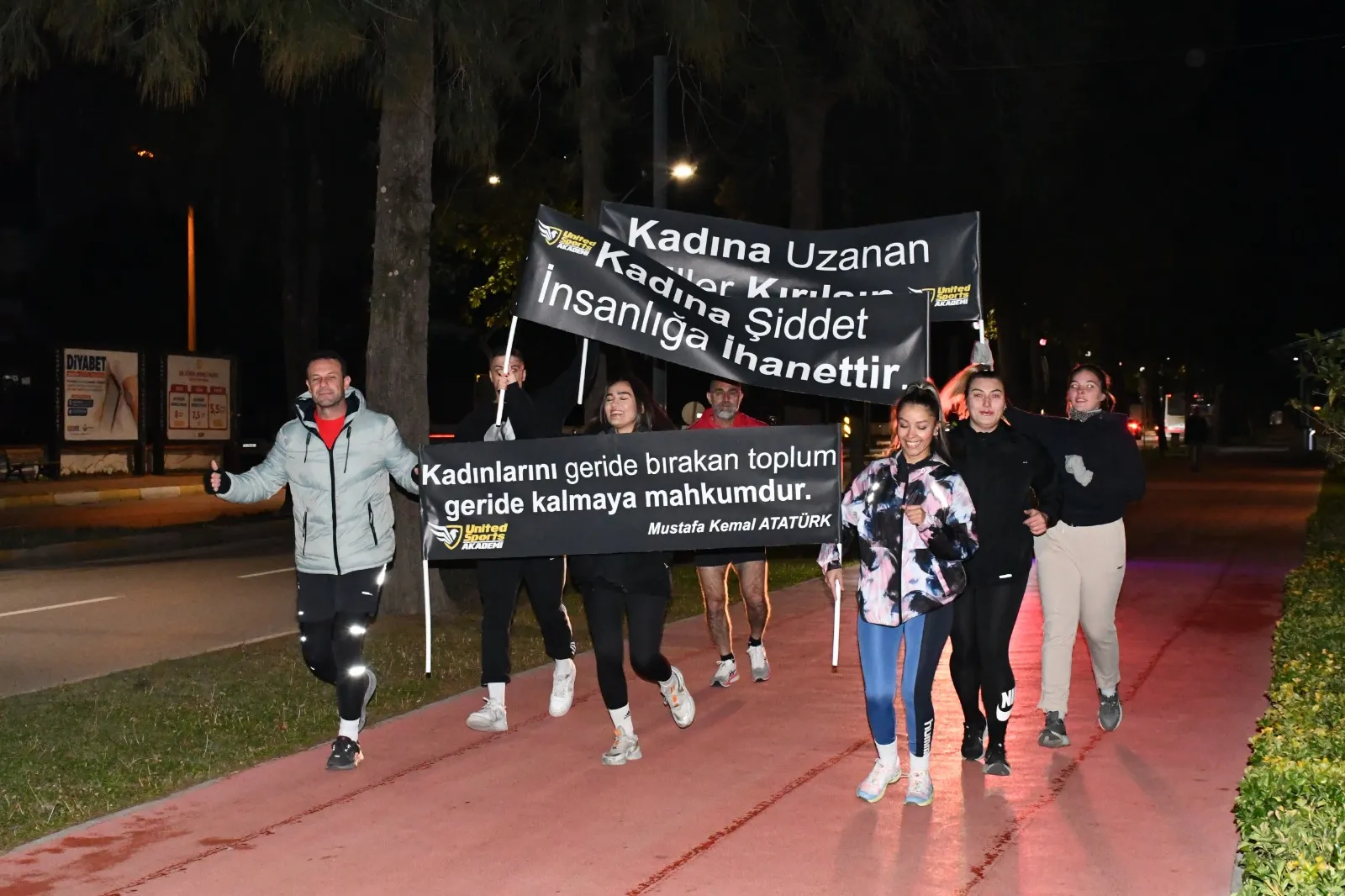 Torbalı Belediyesi, Kadına Şiddetle Mücadele Günü’nde farkındalık etkinlikleri düzenleyip, “Eşitlik Yerelde Başlar” protokolüne imza attı, şiddete karşı toplumsal dayanışma mesajı verdi.