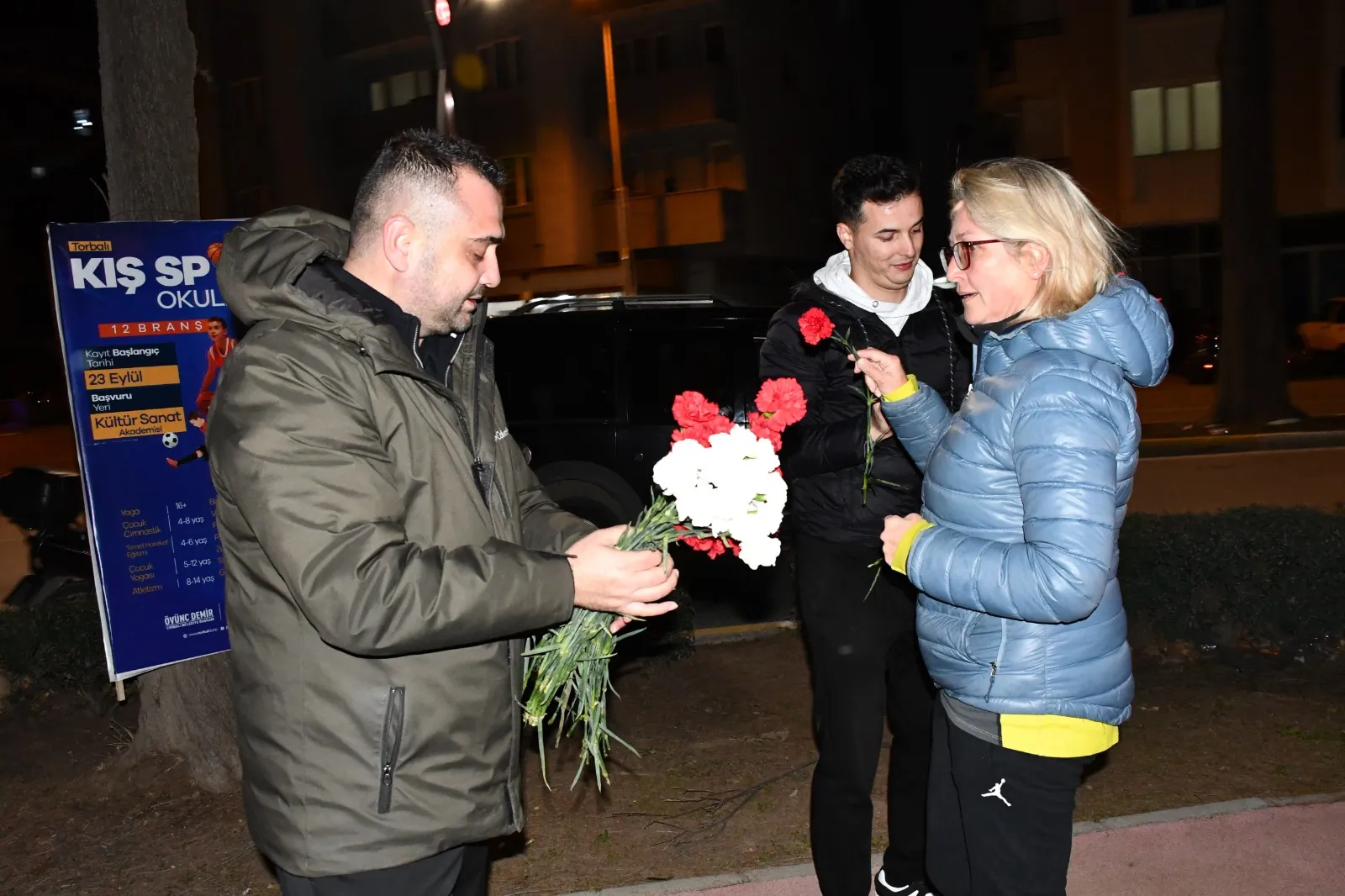 Torbalı Belediyesi, Kadına Şiddetle Mücadele Günü’nde farkındalık etkinlikleri düzenleyip, “Eşitlik Yerelde Başlar” protokolüne imza attı, şiddete karşı toplumsal dayanışma mesajı verdi.