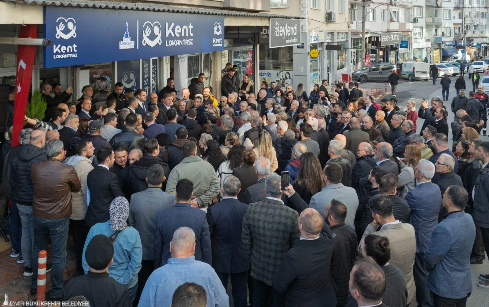 İzmir Büyükşehir Belediyesi, ekonomik krizde vatandaşlara destek olmak amacıyla hayata geçirdiği Kent Lokantaları projesini Aliağa'ya taşıdı. 