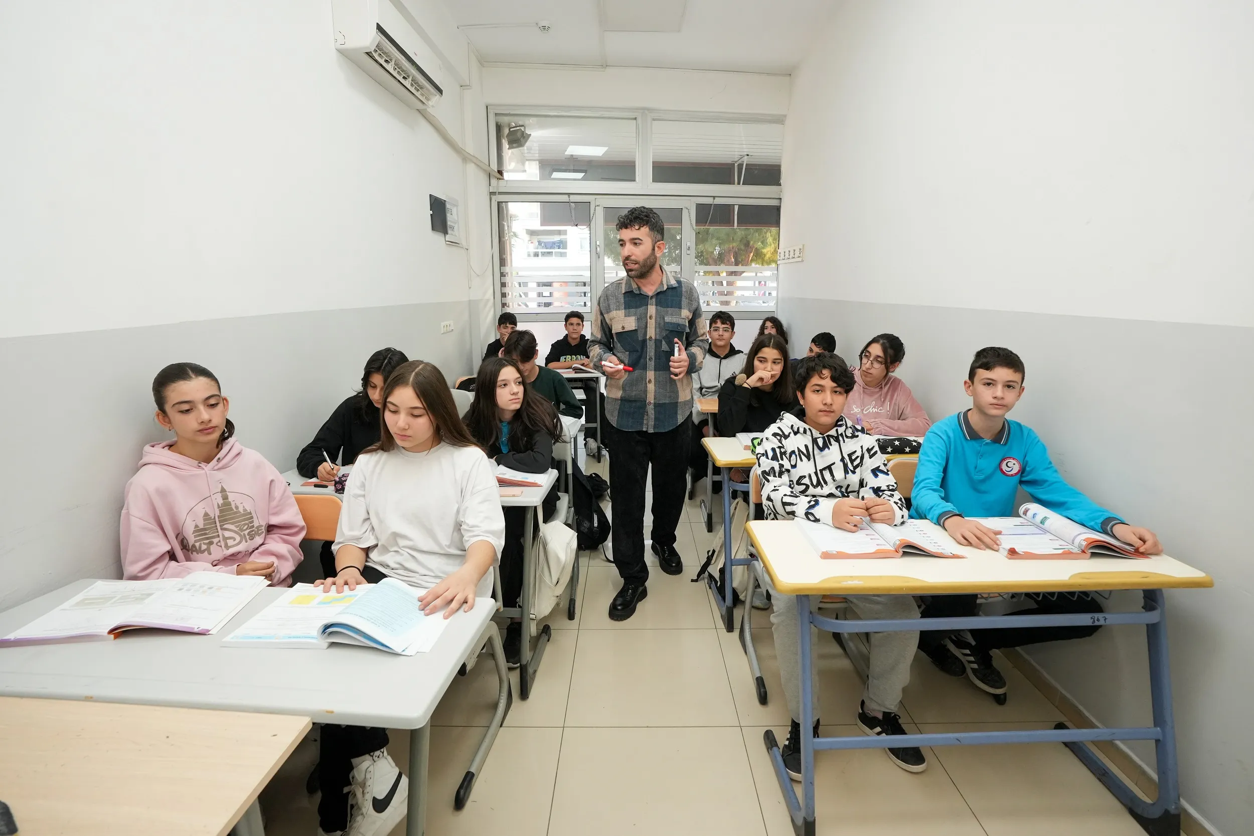 Gaziemir Belediyesi, lise ve üniversite sınavlarına hazırlanan binlerce öğrenciye ücretsiz eğitim imkanı sunuyor. 