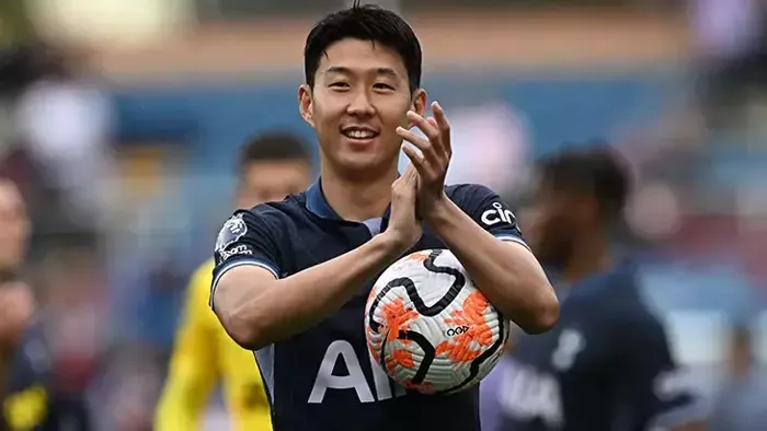 Galatasaray, Tottenham'ın yıldız oyuncusu Heung-min Son'u transfer etmek için girişimlerde bulunuyor. Barcelona'nın transferden vazgeçmesiyle birlikte sarı-kırmızılıların şansı arttı.