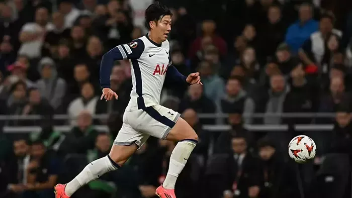 Galatasaray, Tottenham'ın yıldız oyuncusu Heung-min Son'u transfer etmek için girişimlerde bulunuyor. Barcelona'nın transferden vazgeçmesiyle birlikte sarı-kırmızılıların şansı arttı.