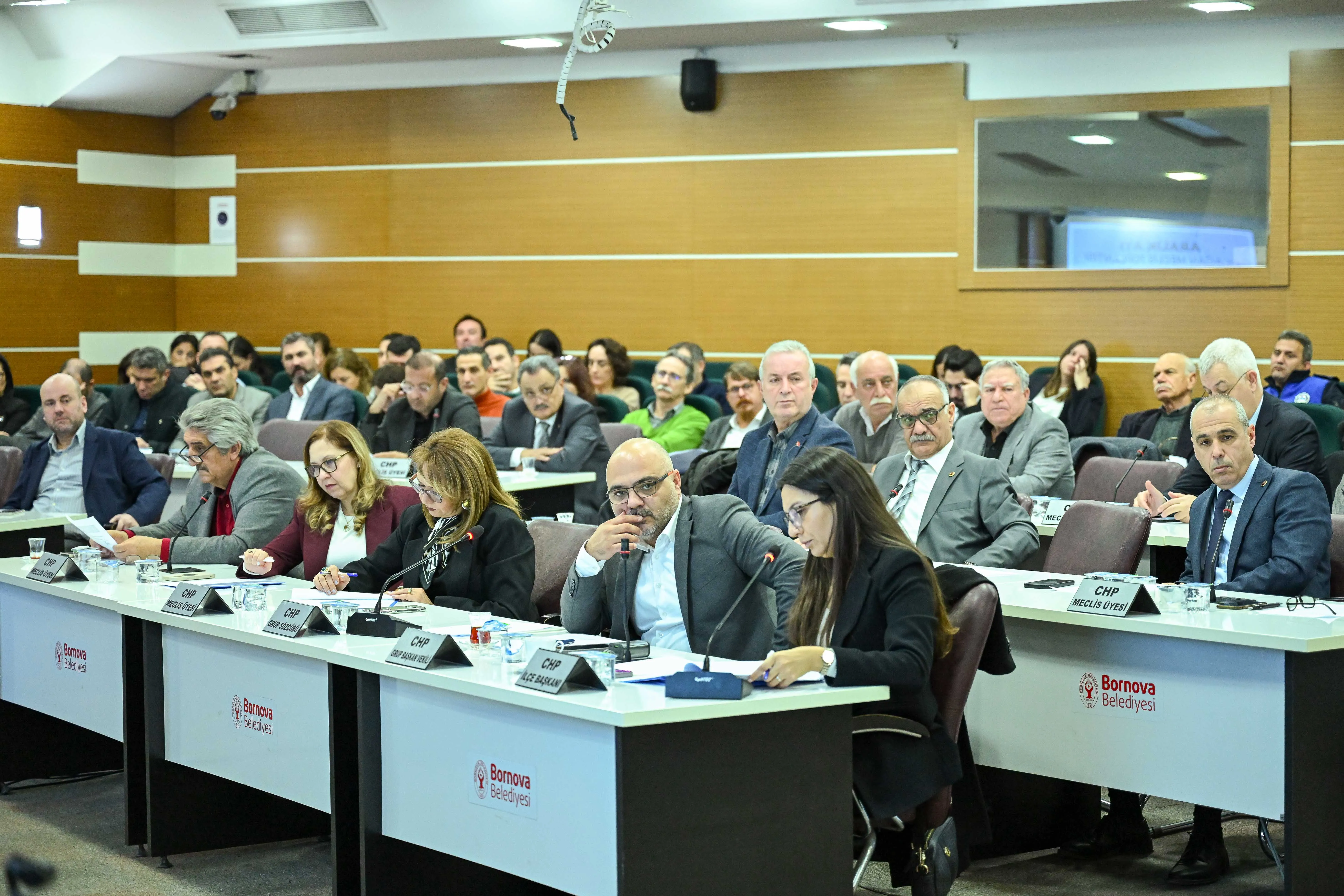 Bornova Belediyesi, Erzene Mahallesi'nde 22 dönümlük yeni bir meydan ve belediye hizmet binası projesini onayladı. 