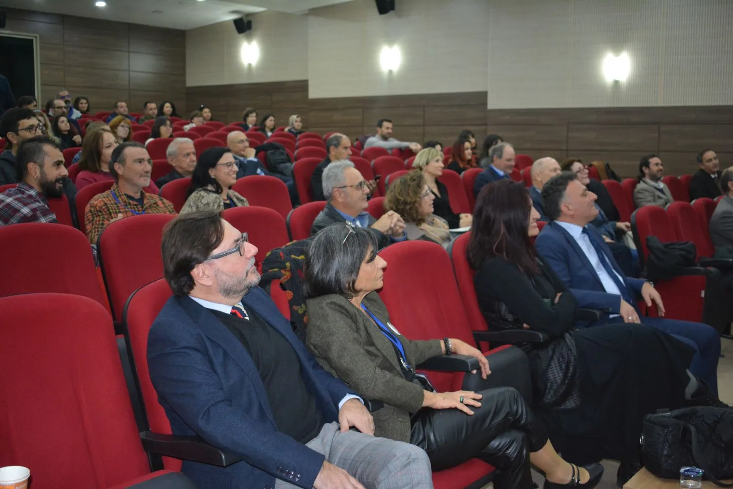 Ege Üniversitesi ve Saygıner Arkeoloji Vakfı iş birliğiyle düzenlenen sempozyumda, tarih boyunca insanın çevreyle olan ilişkisi inceleniyor.