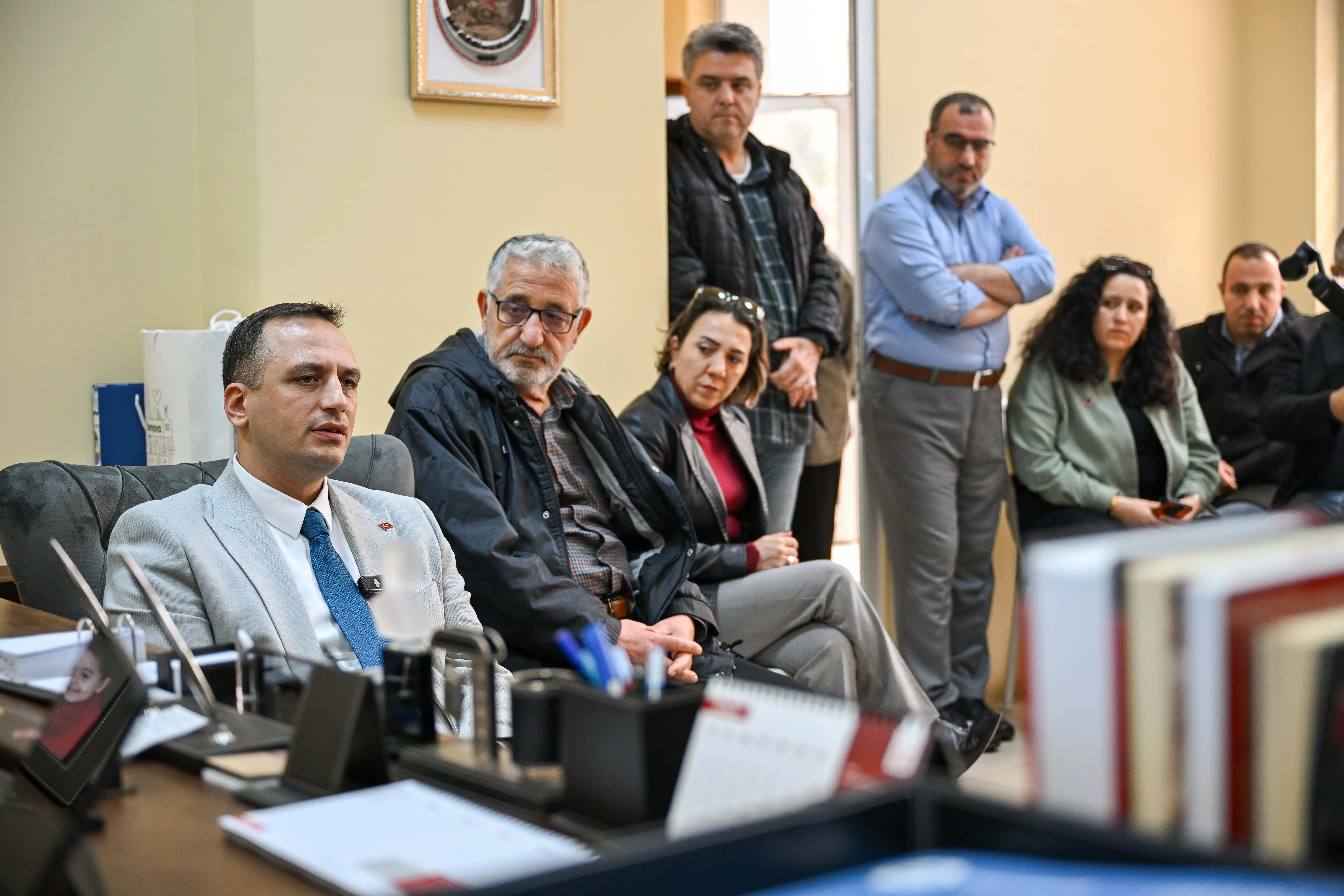  Bornova Belediye Başkanı Ömer Eşki, şehit ailelerine özel bir masa kurarak destek olacaklarını duyurdu. Şehitlik düzenlemesi de yapılacak. Tüm şehit ailelerine ev ziyaretleri gerçekleştirilecek.