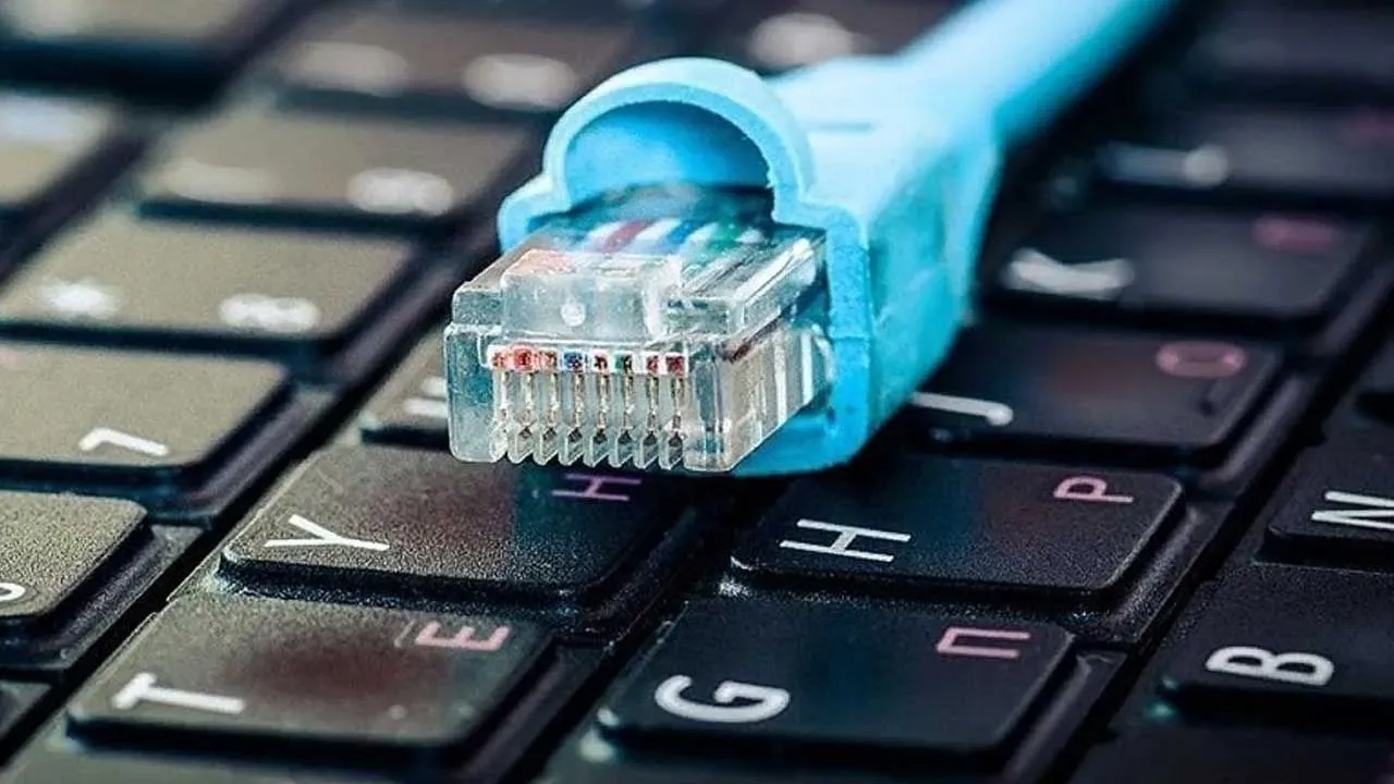 Millenicom, Turknet gibi alternatif internet sağlayıcılarının yükselişe geçtiği bir dönemde, Comnet'in faaliyetlerini durdurma kararı sektörde şok etkisi yarattı.