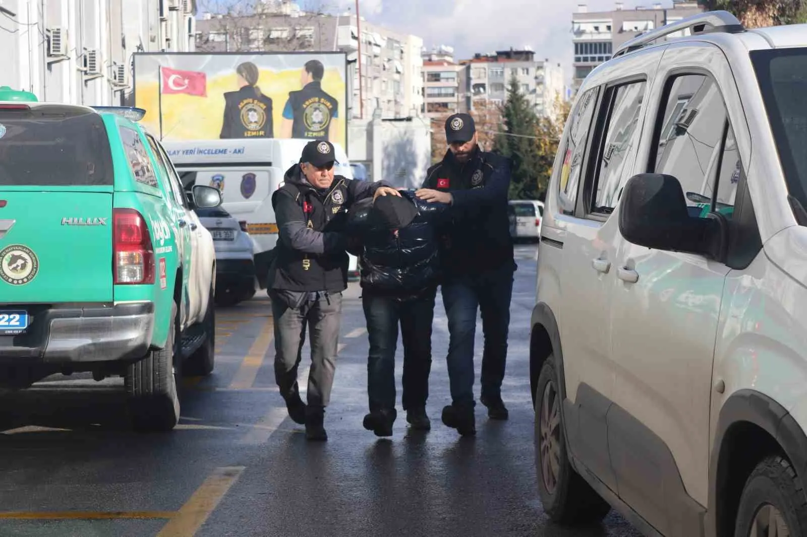 İzmir’de duvar kırıp çeyiz çalma olayına ilişkin 1 tutuklama