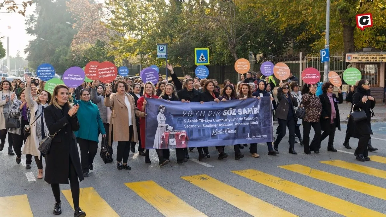 İzmir'de Kadın Yöneticiler 90. Yılını Kutladı