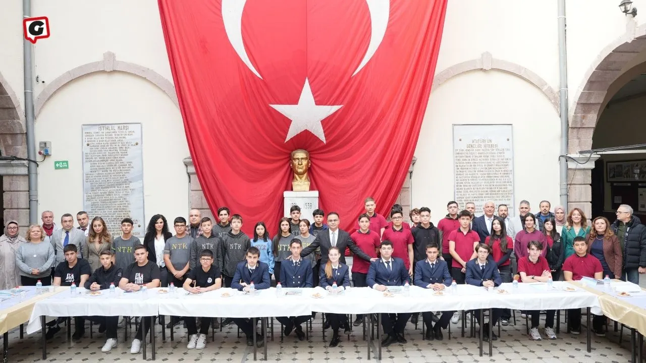 İzmir İl Milli Eğitim Müdürü Dr. Ömer Yahşi, Meslek Lisesi Öğrencileriyle Buluştu