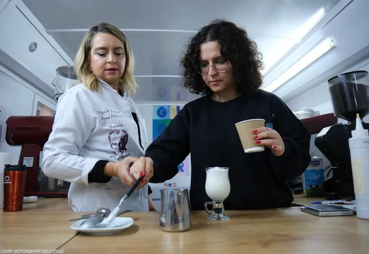 İzmir’in Mobil Barista Otobüsü yollarda