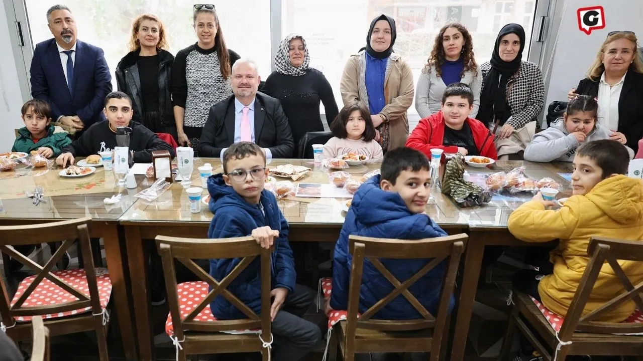 Menemen'de Özel Çocukların Eserleri Sergileniyor