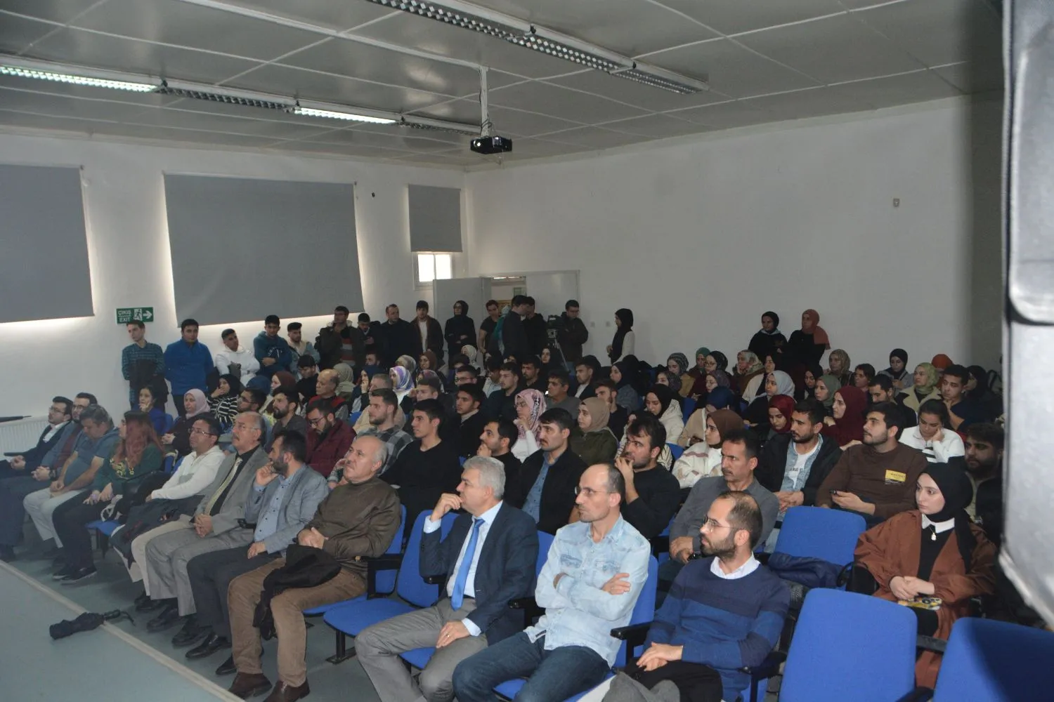 Ege Üniversitesi Birgivi İlahiyat Fakültesi'nde düzenlenen konferansta, Siyonizm ve Evangelizm arasındaki karmaşık ilişki derinlemesine incelendi.