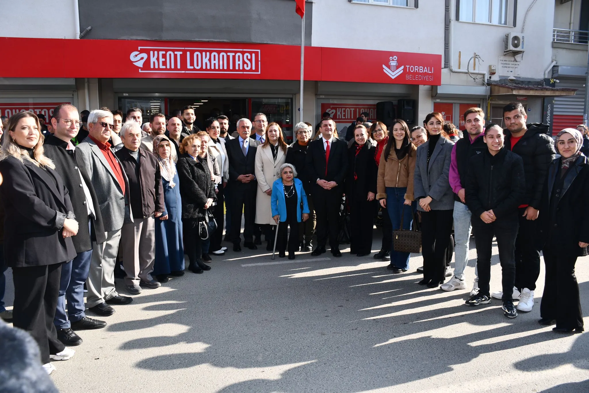 Torbalı Belediyesi'nin engellilere yönelik çalışmaları meyvesini verdi. Kent lokantası, erişilebilirliğiyle İzmir'de ilk kez Kırmızı Bayrak'a layık görüldü. 