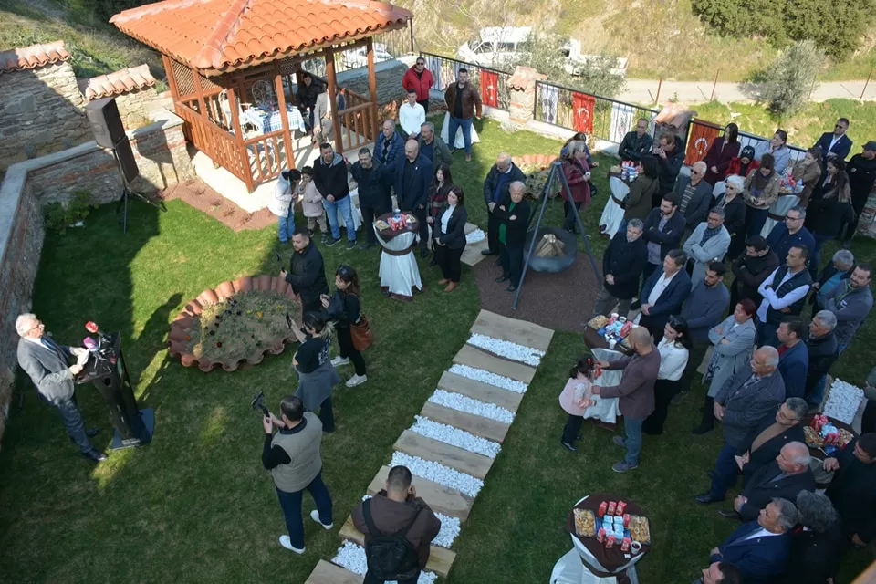 Tarihi Birgi'nin güzelliğine güzellik katan Efe Konağı Belediye Misafirhanesi, Ödemiş Belediyesi'nin titiz çalışmalarıyla tamamlandı ve hizmete girdi. 