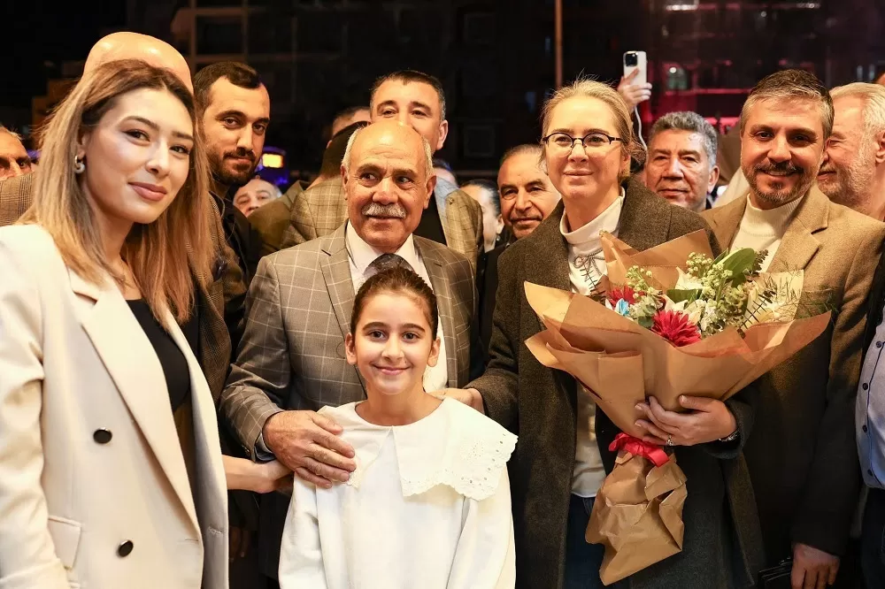 Ceyda Bölünmez Çankırı, yerel yönetimde markalaşan partisinin çizgisini vurgulayarak, Konak'ta seçmenin oyuna değer verileceğini ve 'yurttaş' anlayışının seçim sonrası da devam edeceğini belirtti