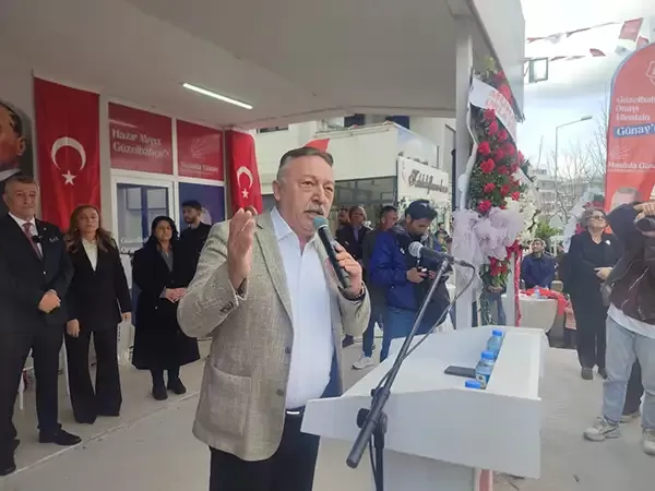 Cumhuriyet Halk Partisi'nin Güzelbahçe Belediye Başkan Adayı Mustafa Günay, Yelki Mahallesi'nde seçim ofisini açarak bölge sakinleri ve partililerden büyük ilgi gördü.