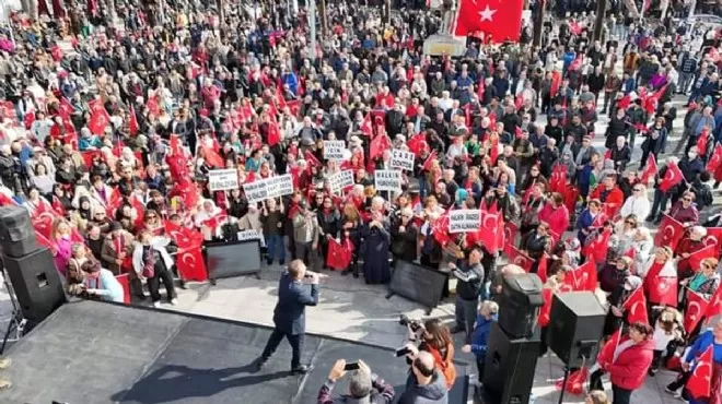 Dikili'de flaş bir gelişme yaşandı. İl Seçim Kurulu, bağımsız belediye başkan adayı Kemal Doyuran'ın adaylığını kabul etmedi.