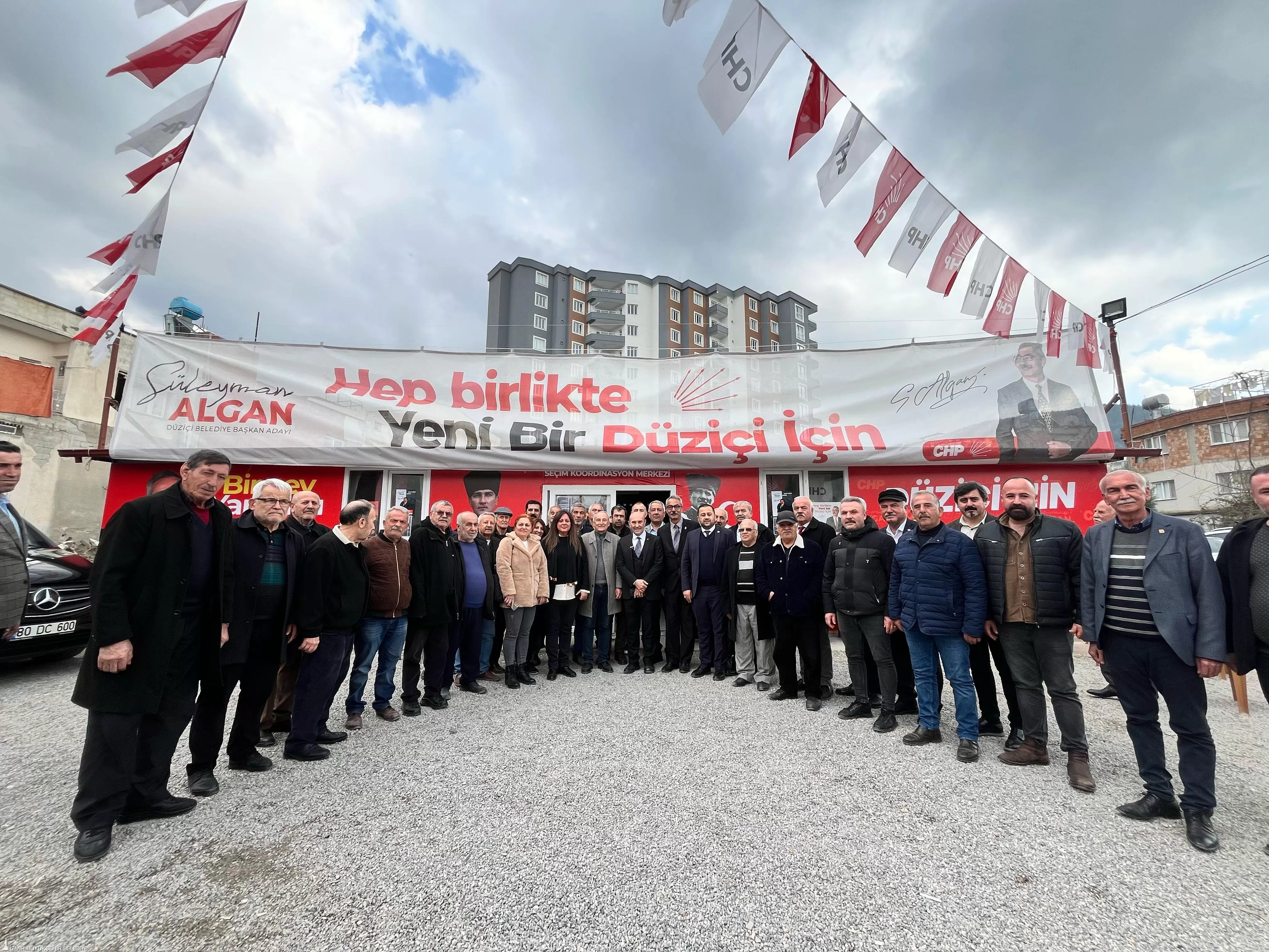 İzmir Büyükşehir Belediye Başkanı Tunç Soyer, Kahramanmaraş merkezli depremlerin birinci yıl dönümü anmaları için Osmaniye'ye gitti. 