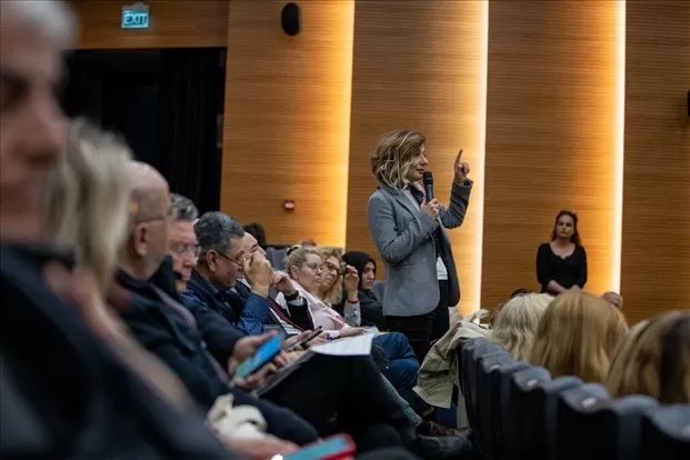 İzmir Büyükşehir Belediye Başkanı Tunç Soyer, İzmir Demokratik Kitle Örgütleri’nin temsilcileriyle bir araya gelerek “Siyaset, Neden ve Nasıl?” başlıklı bir konuşma yaptı. 