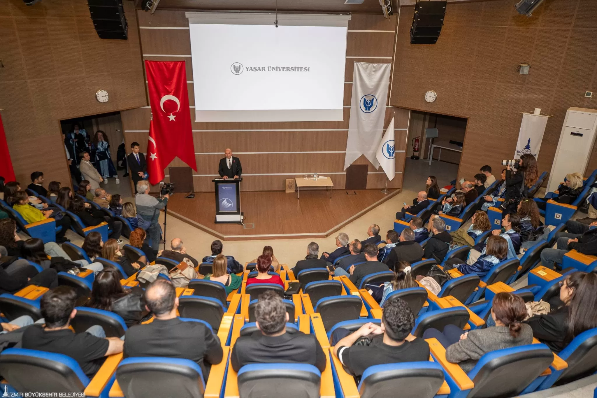 İzmir Büyükşehir Belediyesi ve Yaşar Üniversitesi iş birliği ile "Tarım 4.0, İnovasyon ve Girişimcilik, Gıda Güvenliği, Sürdürülebilir Tarım Gıda Sistemleri" temalı eğitimler tamamlandı.