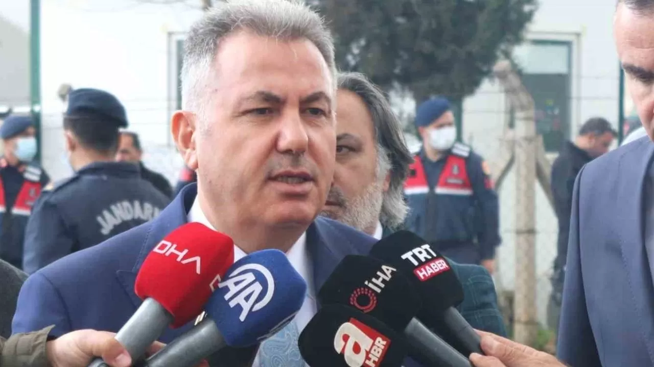 İzmir Valisi Elban: “Yangın büyük ölçüde kontrol altına alındı”