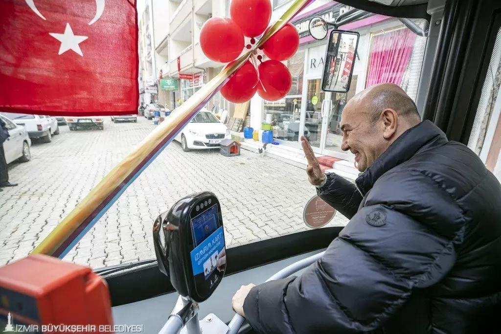 İzmir Büyükşehir Belediyesi, Seferihisar'da 5 yılda 2.5 milyar TL yatırım yaparak yaşam kalitesini artırdı. 