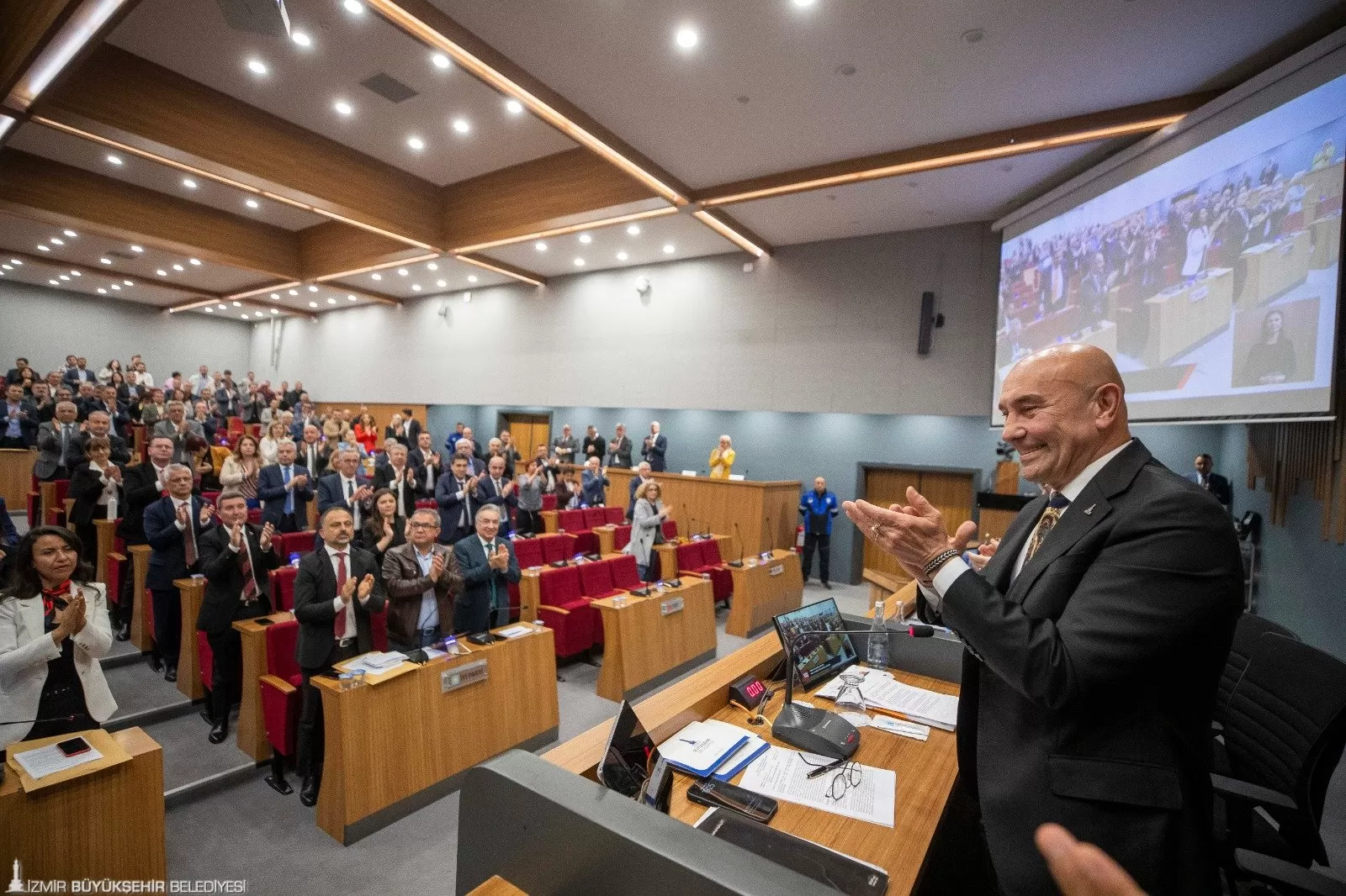 İzmir Büyükşehir Belediye Başkanı Tunç Soyer, 2019-2024 döneminin son meclis toplantısında duygu dolu bir veda konuşması yaptı.