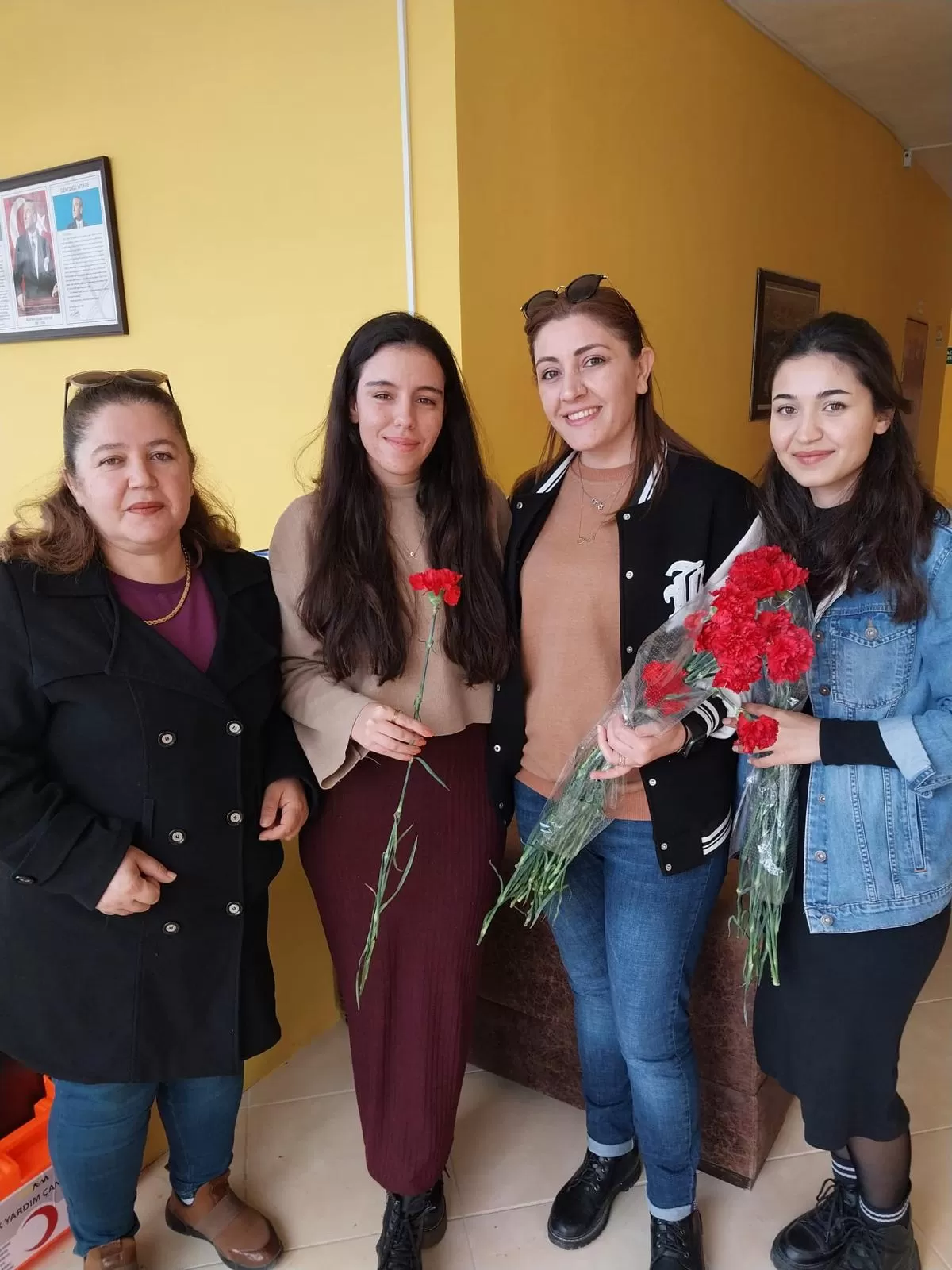  Yeniden Refah Partisi Karaburun Belediye Başkan Adayı Yaşar Elmas, 8 Mart Dünya Kadınlar Günü dolayısıyla Karaburun'daki kadınlarla bir araya geldi.