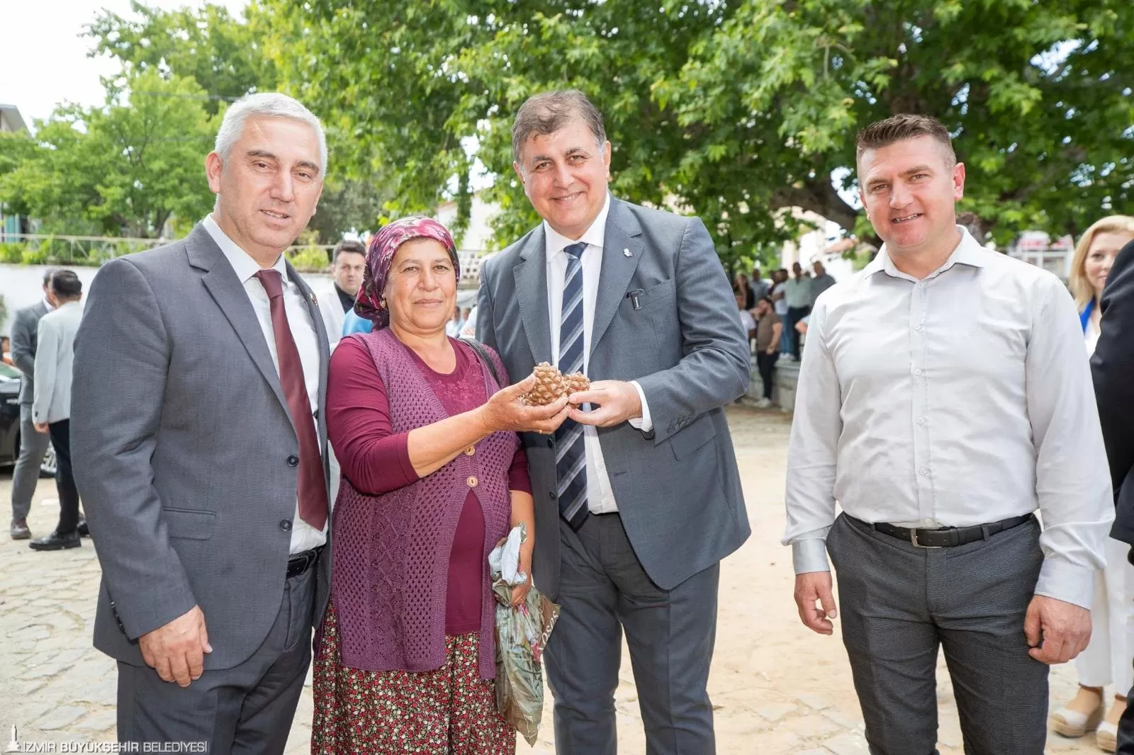 İzmir Büyükşehir Belediye Başkanı Dr. Cemil Tugay, Bergama'da her yıl aynı dönemde yapılan geleneksel yayla serüvenini başlattı.