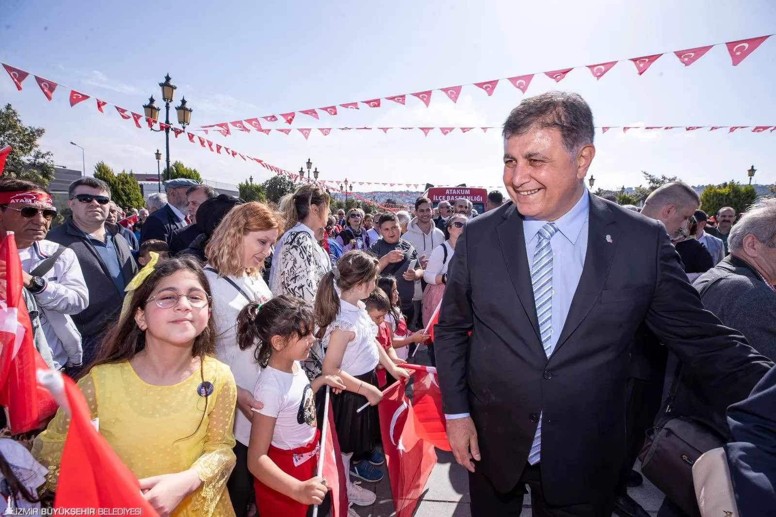 İzmir Büyükşehir Belediye Başkanı Dr. Cemil Tugay, 19 Mayıs Atatürk'ü Anma, Gençlik ve Spor Bayramı'nı Samsun'da Cumhuriyet Halk Partisi (CHP) tarafından düzenlenen programla kutladı.