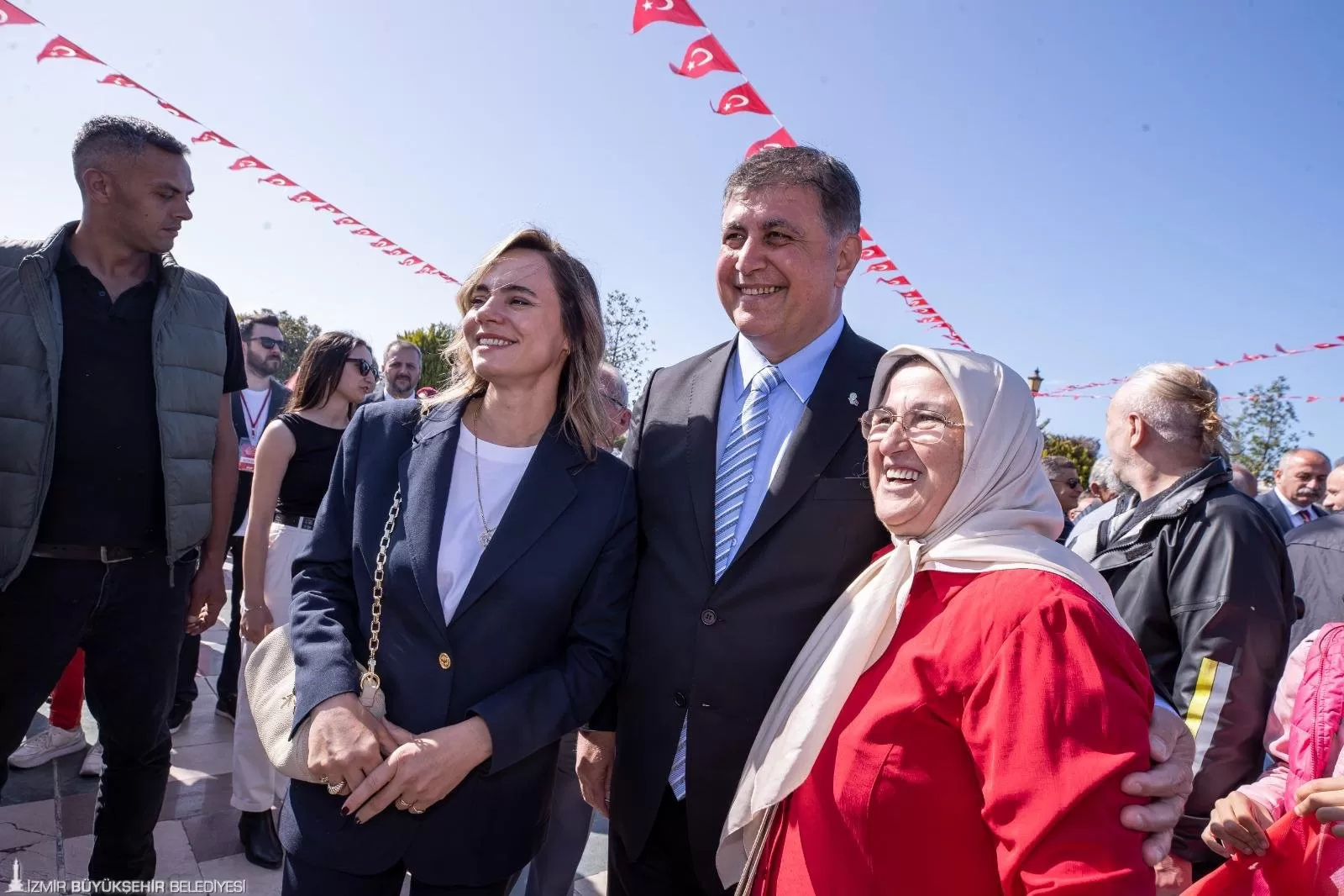 İzmir Büyükşehir Belediye Başkanı Dr. Cemil Tugay, 19 Mayıs Atatürk'ü Anma, Gençlik ve Spor Bayramı'nı Samsun'da Cumhuriyet Halk Partisi (CHP) tarafından düzenlenen programla kutladı.