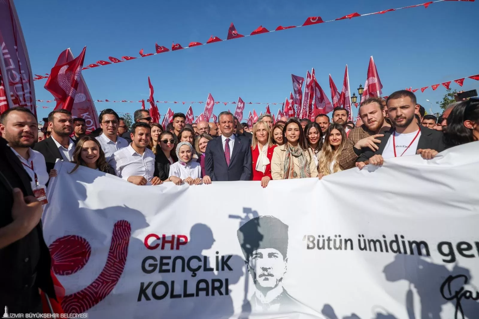 İzmir Büyükşehir Belediye Başkanı Dr. Cemil Tugay, 19 Mayıs Atatürk'ü Anma, Gençlik ve Spor Bayramı'nı Samsun'da Cumhuriyet Halk Partisi (CHP) tarafından düzenlenen programla kutladı.