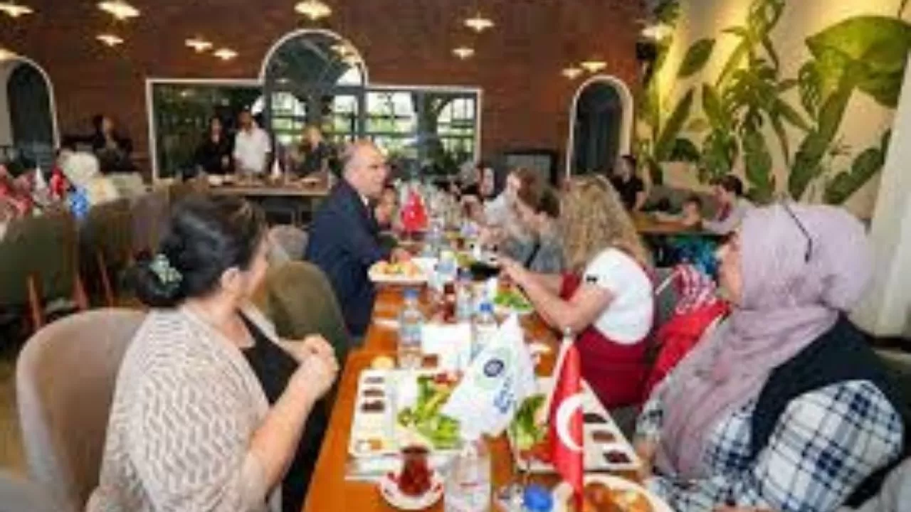 Gaziemir Belediyesi'nden Anlamlı Jest: Şehit Aileleri Anneler Günü'nde Unutulmadı