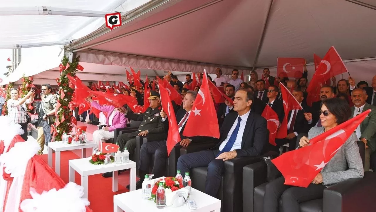 İzmir'de 19 Mayıs Coşkusu: Gençler Gösterileriyle Büyüledi!