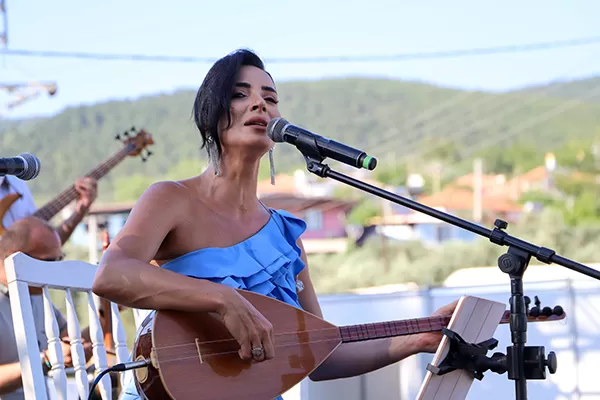 Balcılar Kiraz Festivali, bu yıl da coşkulu bir şekilde kutlandı. Festivale, Bayındır Kaymakamı Emin Kaymak ve Bayındır Belediye Başkanı Davut Sakarsu'nun yanı sıra çok sayıda davetli katıldı.