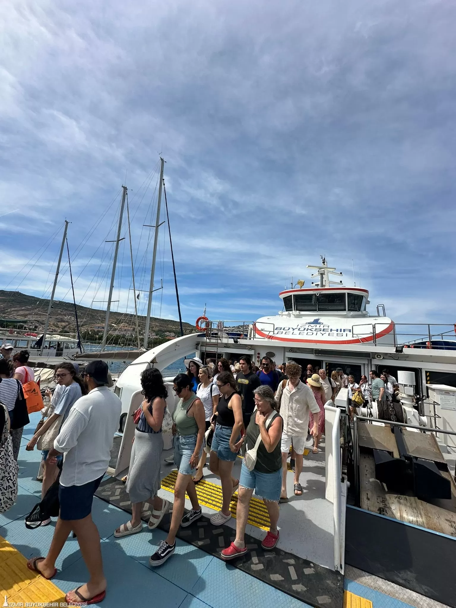 İzmir Büyükşehir Belediyesi ve İZDENİZ işbirliği ile engelli yurttaşlar için yaz boyunca her salı günü Mordoğan ve Foça'ya ücretsiz gemi turları düzenlenecek.