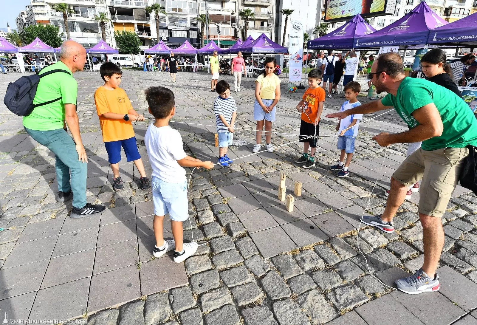 İzmir Büyükşehir Belediyesi, "Eşitlik evde başlar" diyerek anlamlı bir Eşitlikçi Babalar Günü etkinliğine imza attı.