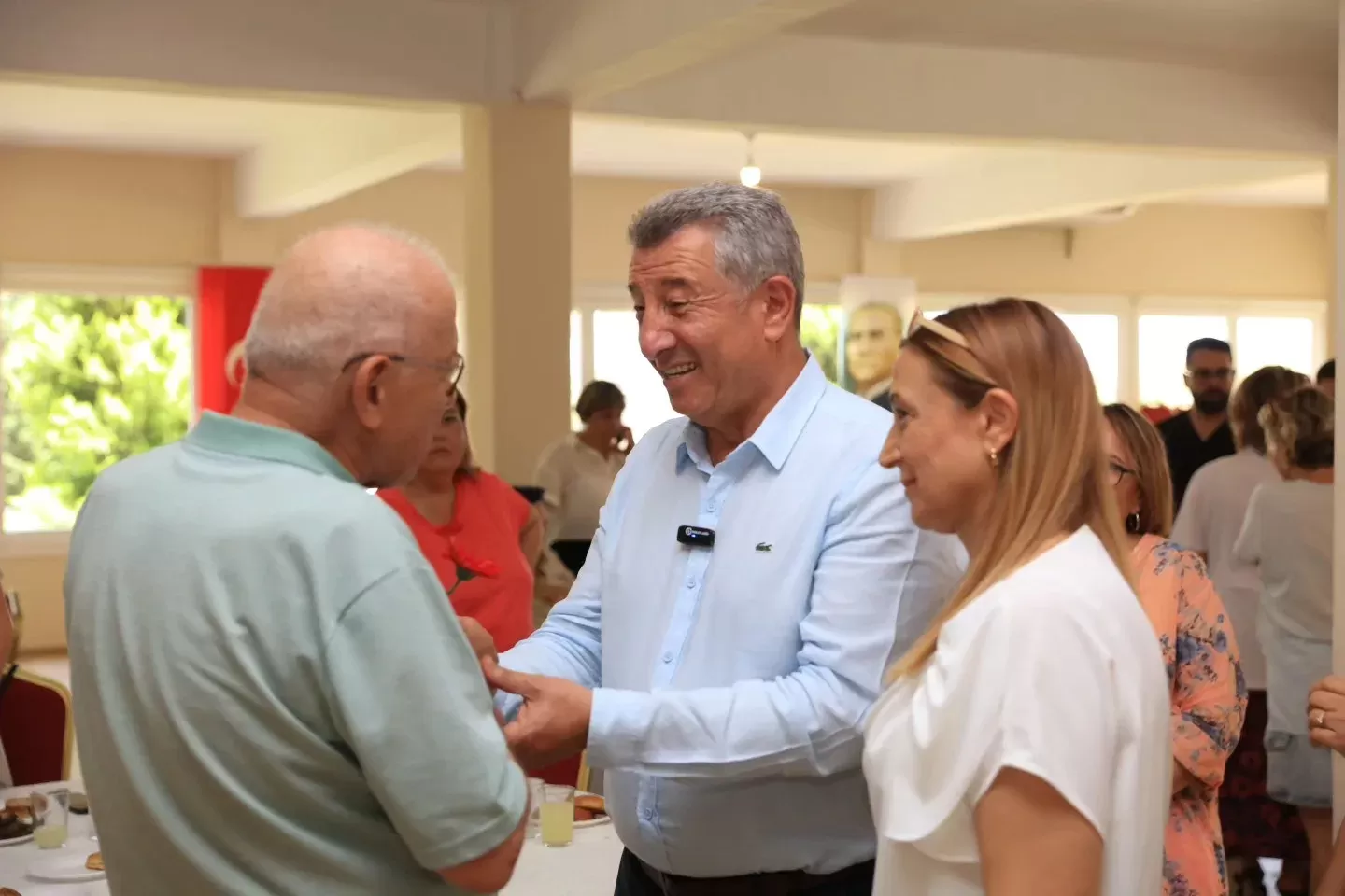 Güzelbahçe Belediyesi, huzurevi sakinlerini unutmayarak Babalar Günü'nü ve bayramı coşkulu bir etkinlikle kutladı.