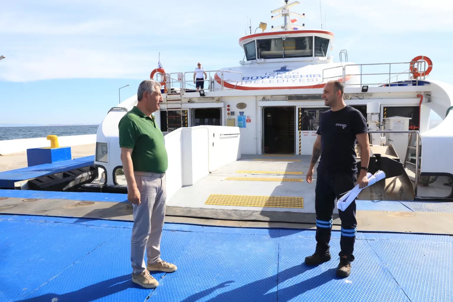 İzmir Büyükşehir Belediyesi'nin İZDENİZ yaz seferleri kapsamında yer alan Güzelbahçe-Foça vapur hattının ilk yolcularını, Güzelbahçe Belediye Başkanı Mustafa Günay uğurladı. 