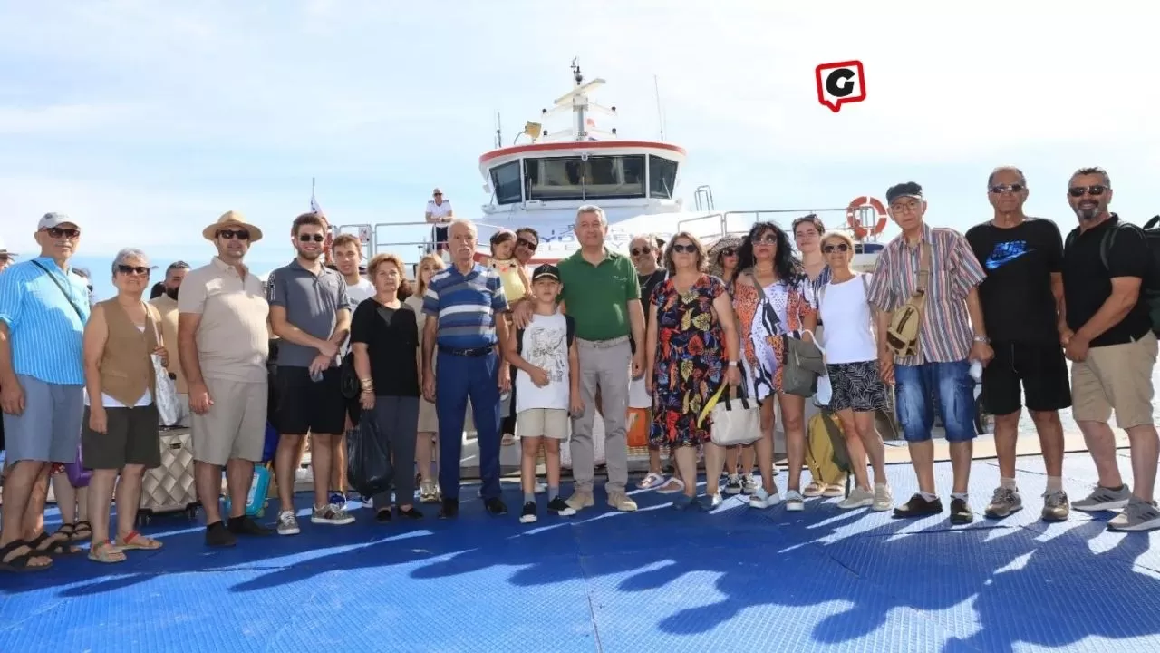 Güzelbahçe-Foça Vapur Seferleri Başladı: Başkan Günay'dan Bayram Jesti