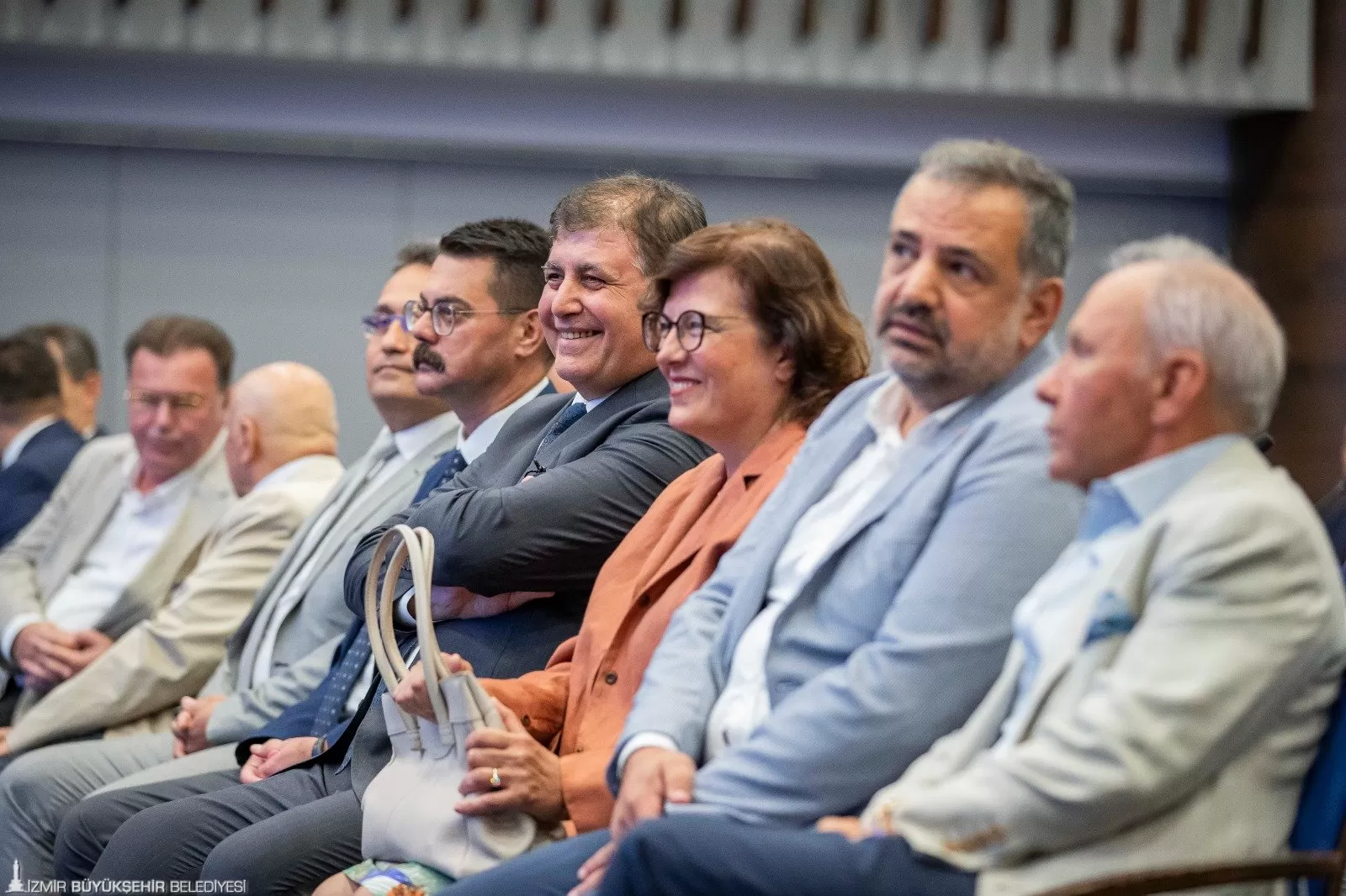 İzmir Büyükşehir Belediye Başkanı Dr. Cemil Tugay, Ege Bölgesi Sanayi Odası'nın (EBSO) Haziran ayı olağan meclis toplantısında önemli açıklamalarda bulundu.