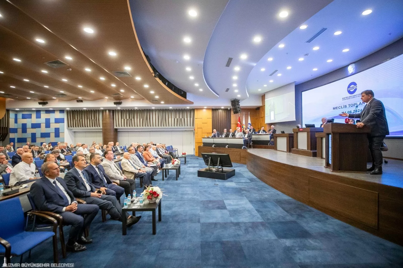 İzmir Büyükşehir Belediye Başkanı Dr. Cemil Tugay, Ege Bölgesi Sanayi Odası'nın (EBSO) Haziran ayı olağan meclis toplantısında önemli açıklamalarda bulundu.