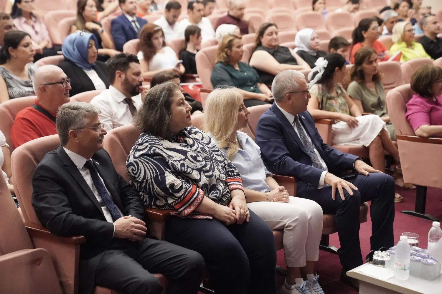 Ege Üniversitesi'nde 15 Temmuz Demokrasi ve Milli Birlik Günü etkinlikleri kapsamında "Demokrasi ve Milli Bilinç" paneli düzenlendi.