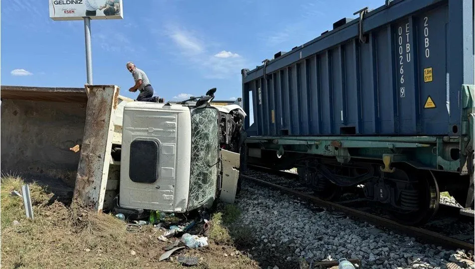 Çankırı’da yük treni ile hafriyat kamyonu çarpıştı: 1 ölü, 3 yaralı