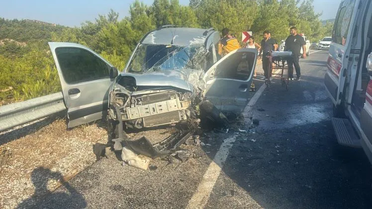 Foça’da iki ayrı trafik kazası: 8 yaralı