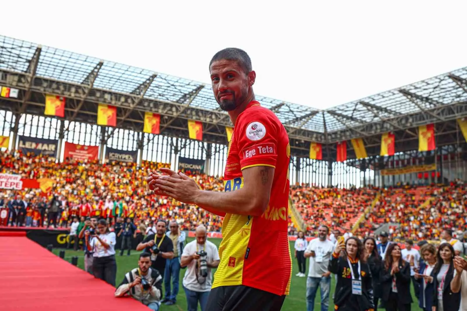 Göztepe’nin İsveçli oyuncusu Ramon-Pascal Lundqvist’e, Göteborg kancası