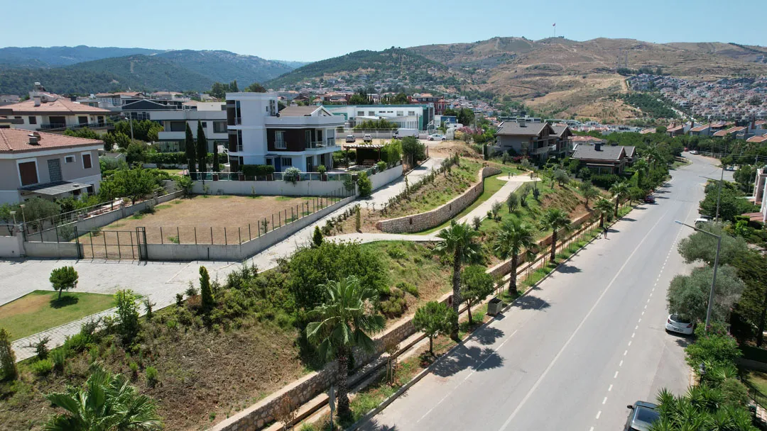 Gezi olayları sırasında Eskişehir'de uğradığı saldırı sonucu hayatını kaybeden 19 yaşındaki Ali İsmail Korkmaz'ın ismi, Güzelbahçe Kahramandere Mahallesi'nde bulunan bir parka verildi.